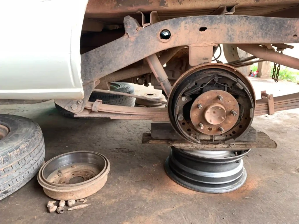 Sospensioni a Balestre: Elementi elastici di sospensione 1 Sospensioni, balestre
Componenti auto.