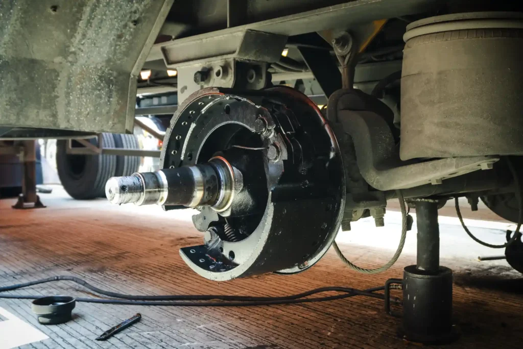 Freni a Tamburo. Tamburi per mezzi pesanti. Componenti auto.