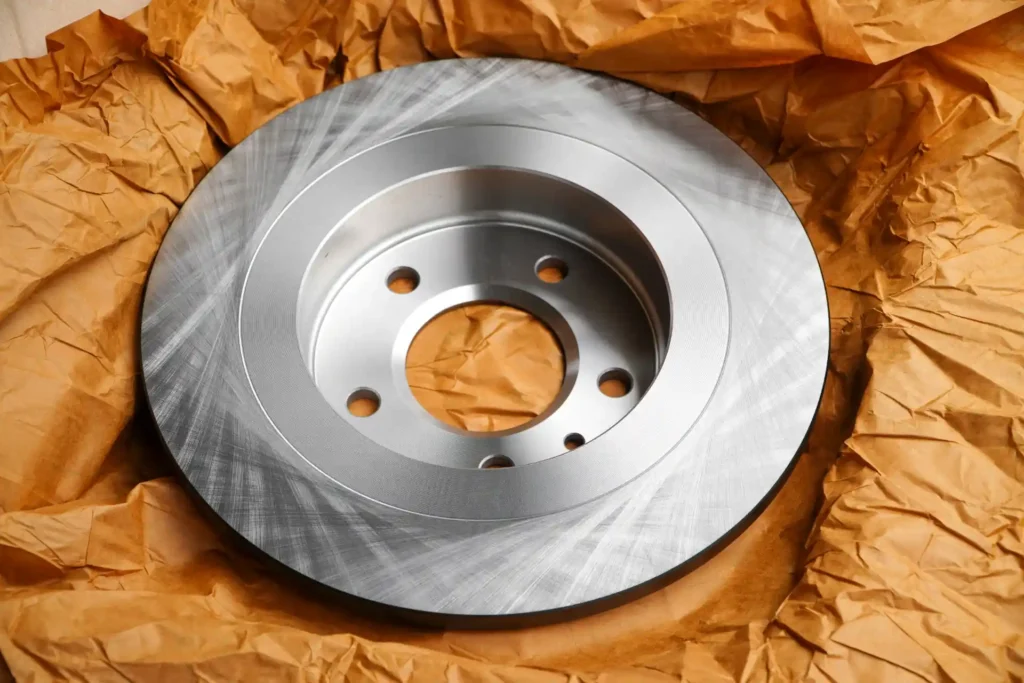 Frenare con efficacia: ceramica e dischi carbo-ceramici per auto 2 dischi carbo-ceramici. Componenti auto.