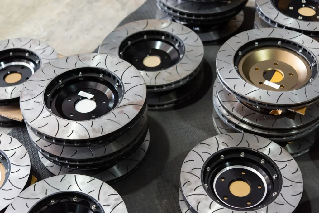 veicoli a guida autonoma. Dischi freni. Componenti auto.