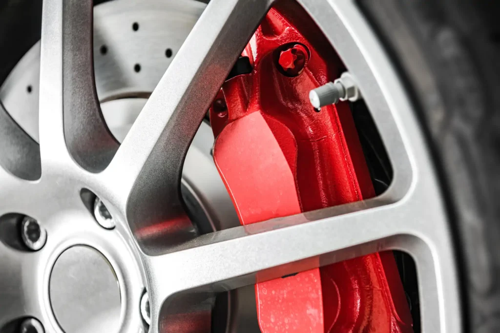 L'usura delle gomme. Componenti auto. Freni auto.