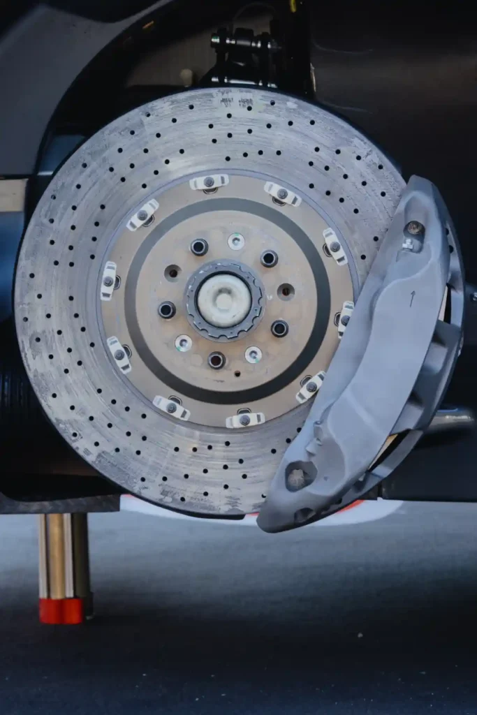 Sistemi frenanti. Dischi da competizione. Componenti auto.