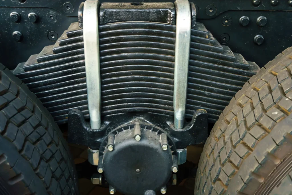 Sospensione a Balestra: Molle a balestra in Acciaio per Veicoli 4 Balestre per veicoli pesanti. Componenti auto.