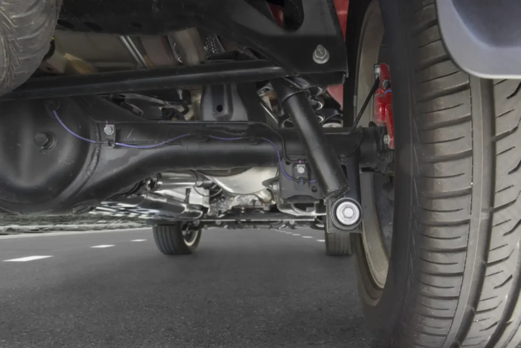 sospensione-per-auto-suv-ponte-rigido. Componenti auto.