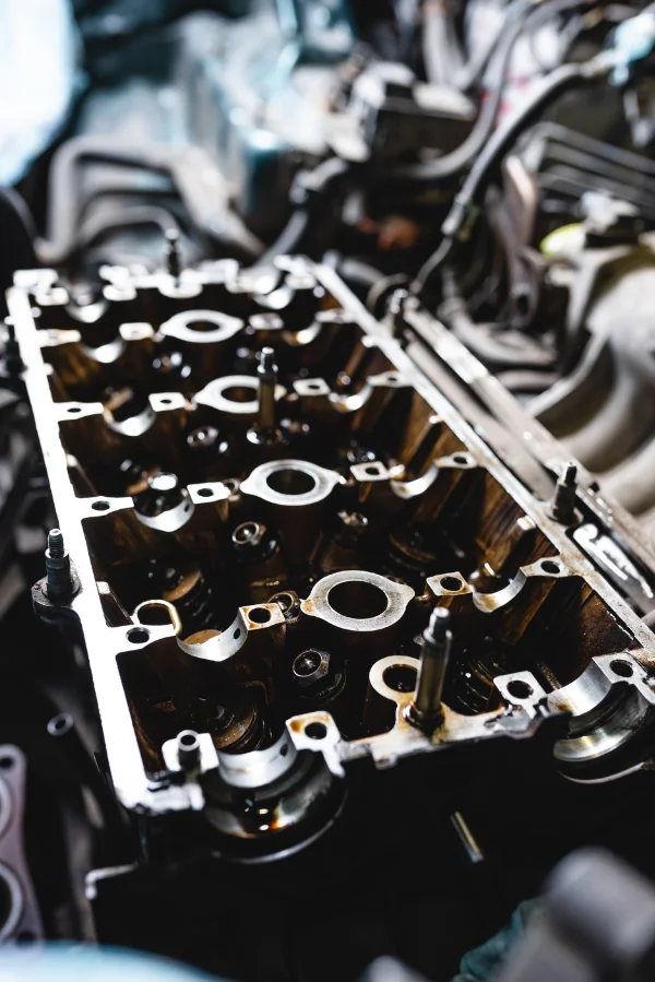 Testata-motore-7.
Componenti auto.